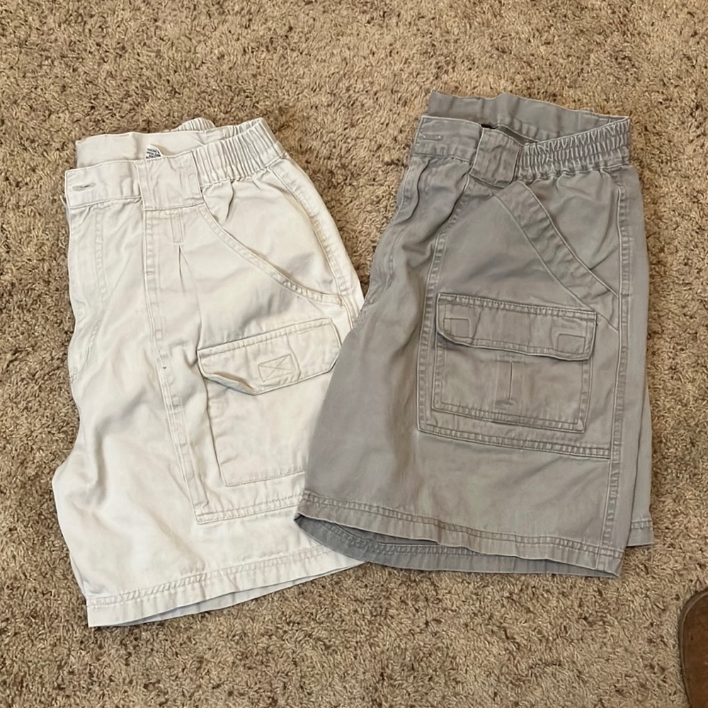 Bundle of two men’s shorts. One beige and one gray. Size 34.